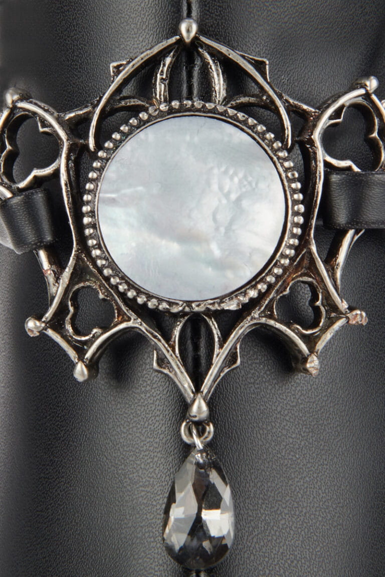 ALCHEMIE & HADES Ghost of Whitby Gotic Plateau Stiefelette 39, Zubehor, Schmuck, Halskette