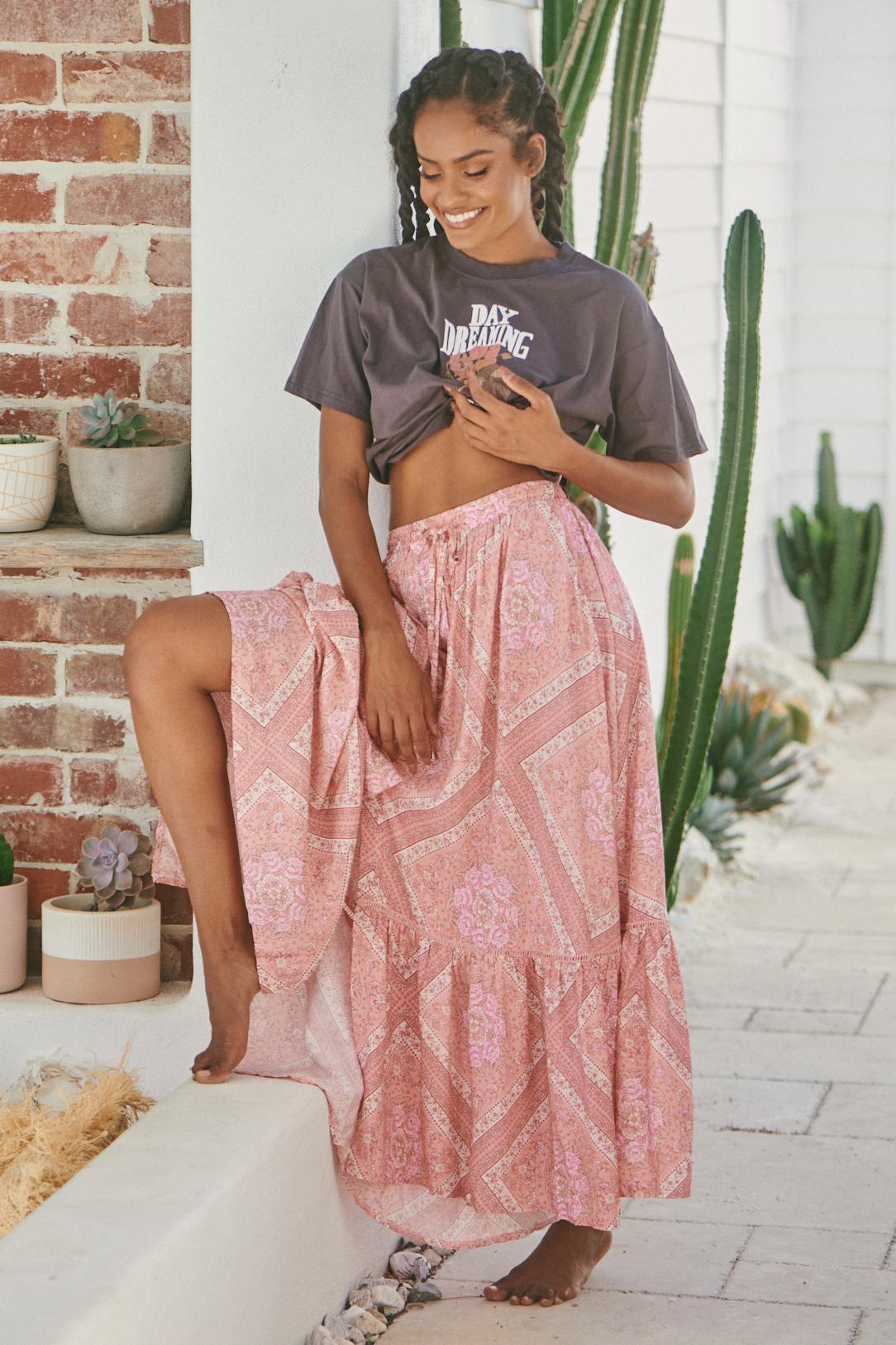 JAASE Afrodita Print Maxirock Rosa für Damen – Stilvoll und Trendy -  XS, Strandmode, Ärmel, Erwachsener, Person, Frau, Strandmode, Ärmel, Erwachsener, Person, Frau, Strandmode, Ärmel, Erwachsener, Person, Frau, Strandmode, Ärmel, Erwachsener, Person, Fra
