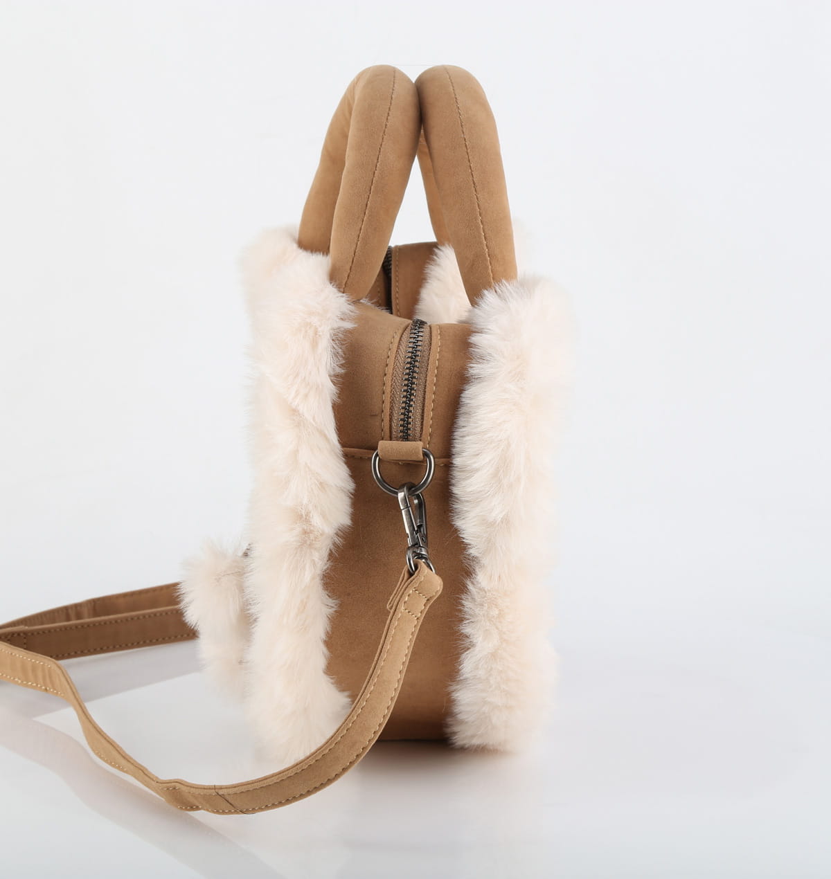DemoniaCult HB-631 Kunstfell Handtasche Herzform Camel